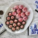 Try these easy no bake Valentines brownies for your kids Valentines Day party! These Valentines treats are super easy to make with store bought brownie bites and frosting! A great yummy and easy dessert for Valentines Day!